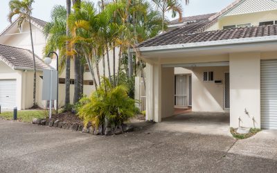 Spacious Gold Coast Townhouses Sitting Within Pine Lake